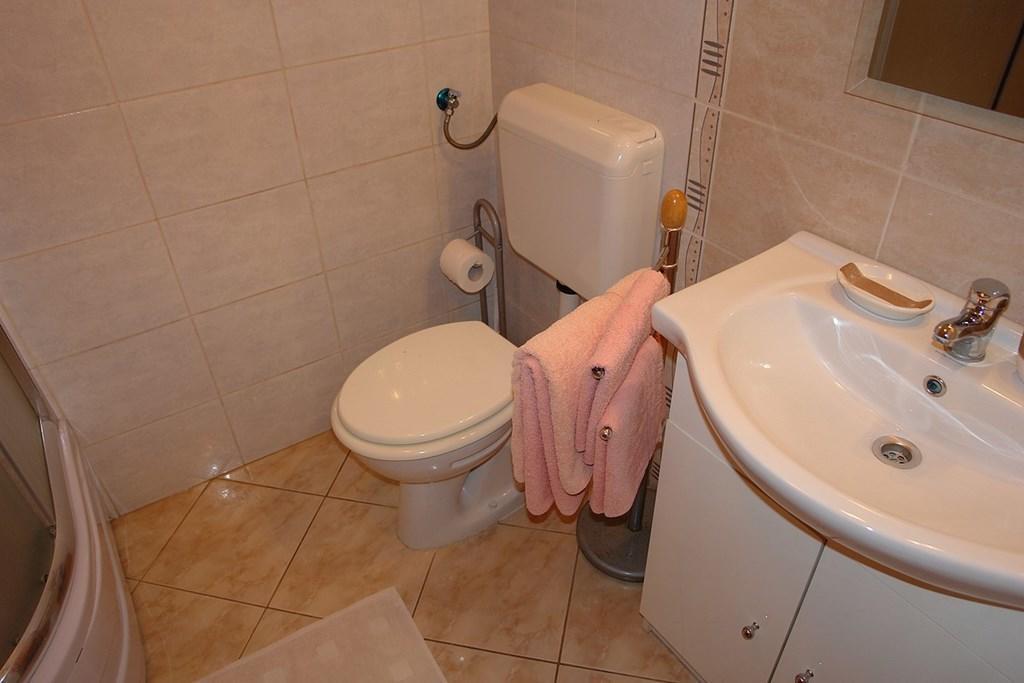 2 Bedroom Amazing Apartment In Crikvenica Camera foto