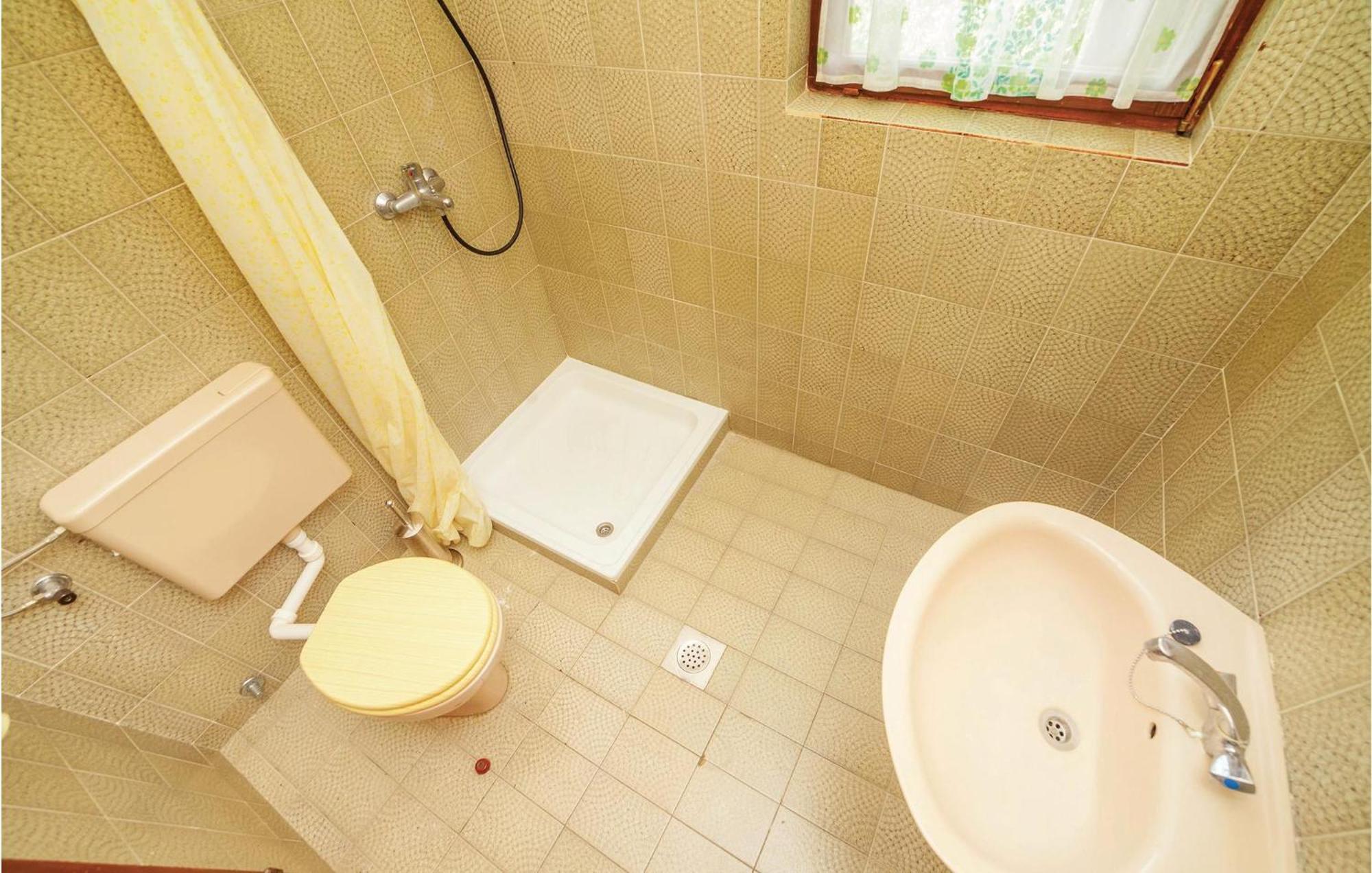 2 Bedroom Amazing Apartment In Crikvenica Esterno foto