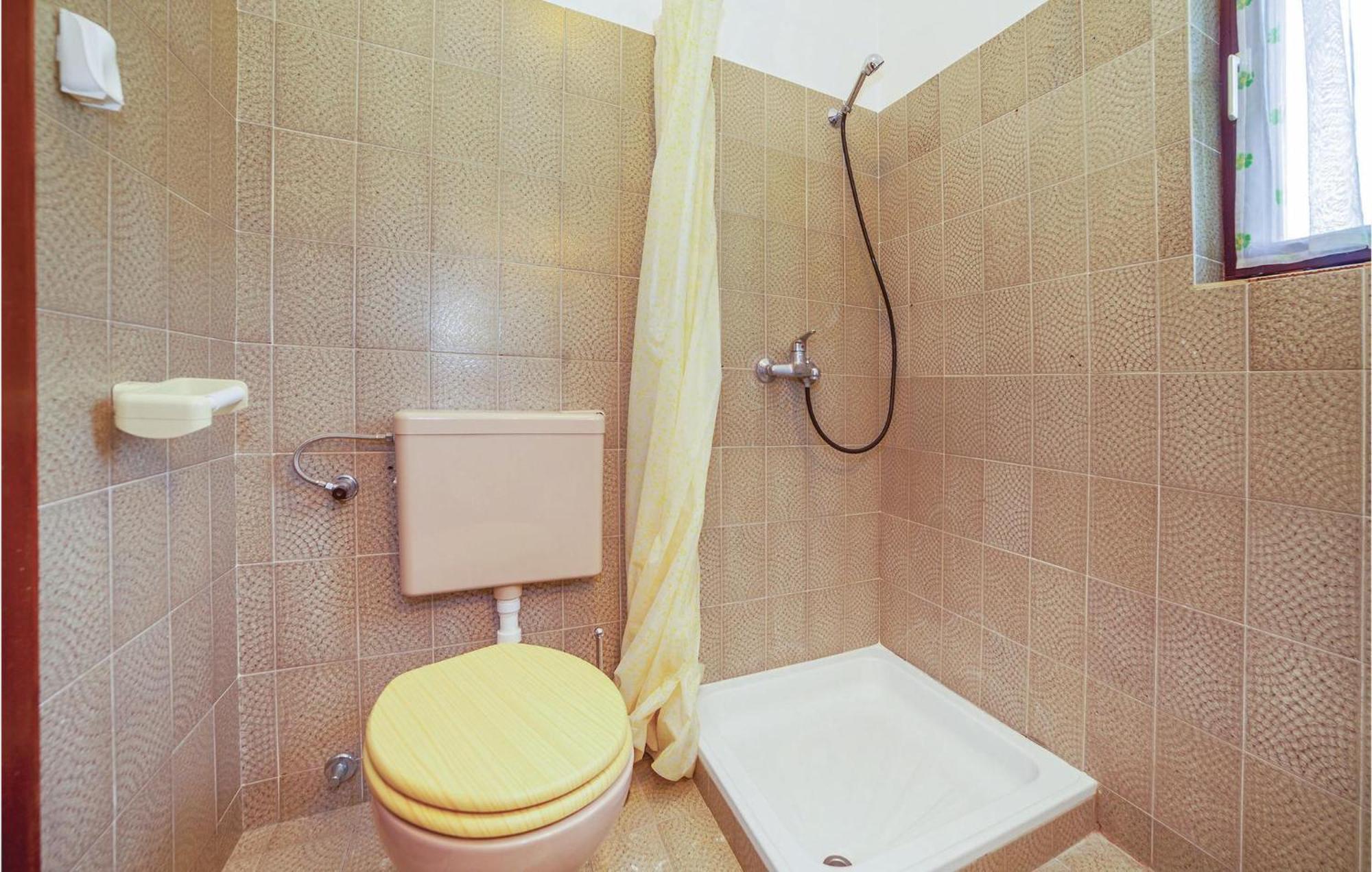 2 Bedroom Amazing Apartment In Crikvenica Esterno foto