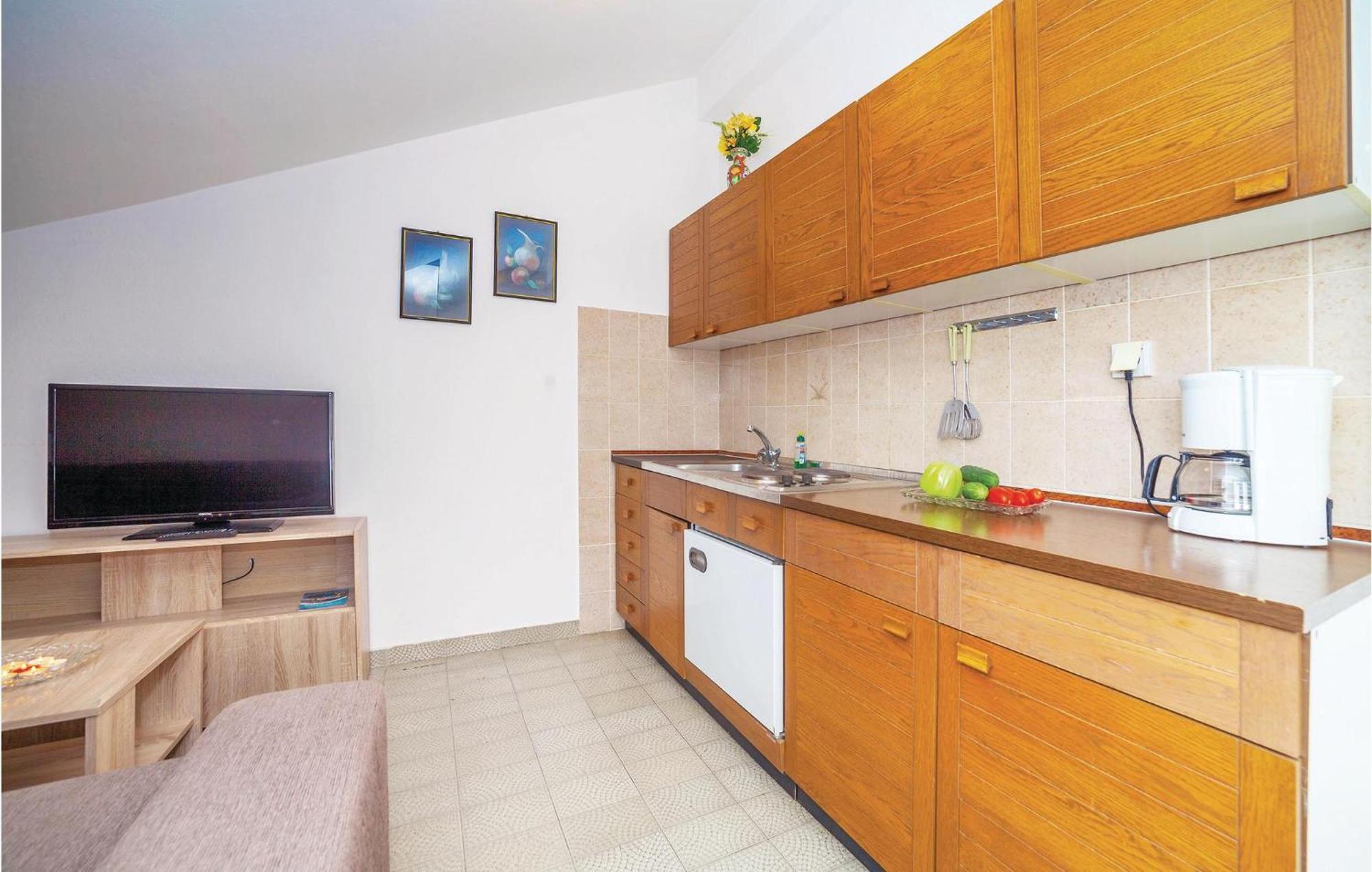 2 Bedroom Amazing Apartment In Crikvenica Esterno foto