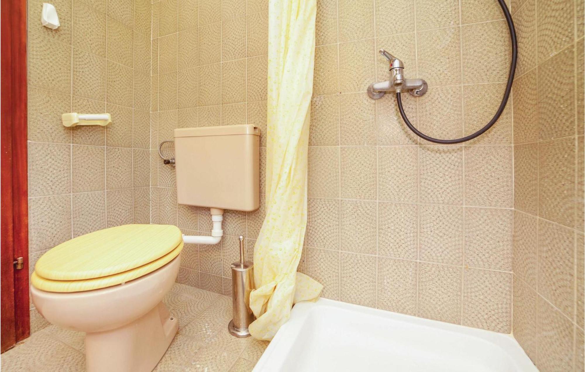 2 Bedroom Amazing Apartment In Crikvenica Esterno foto