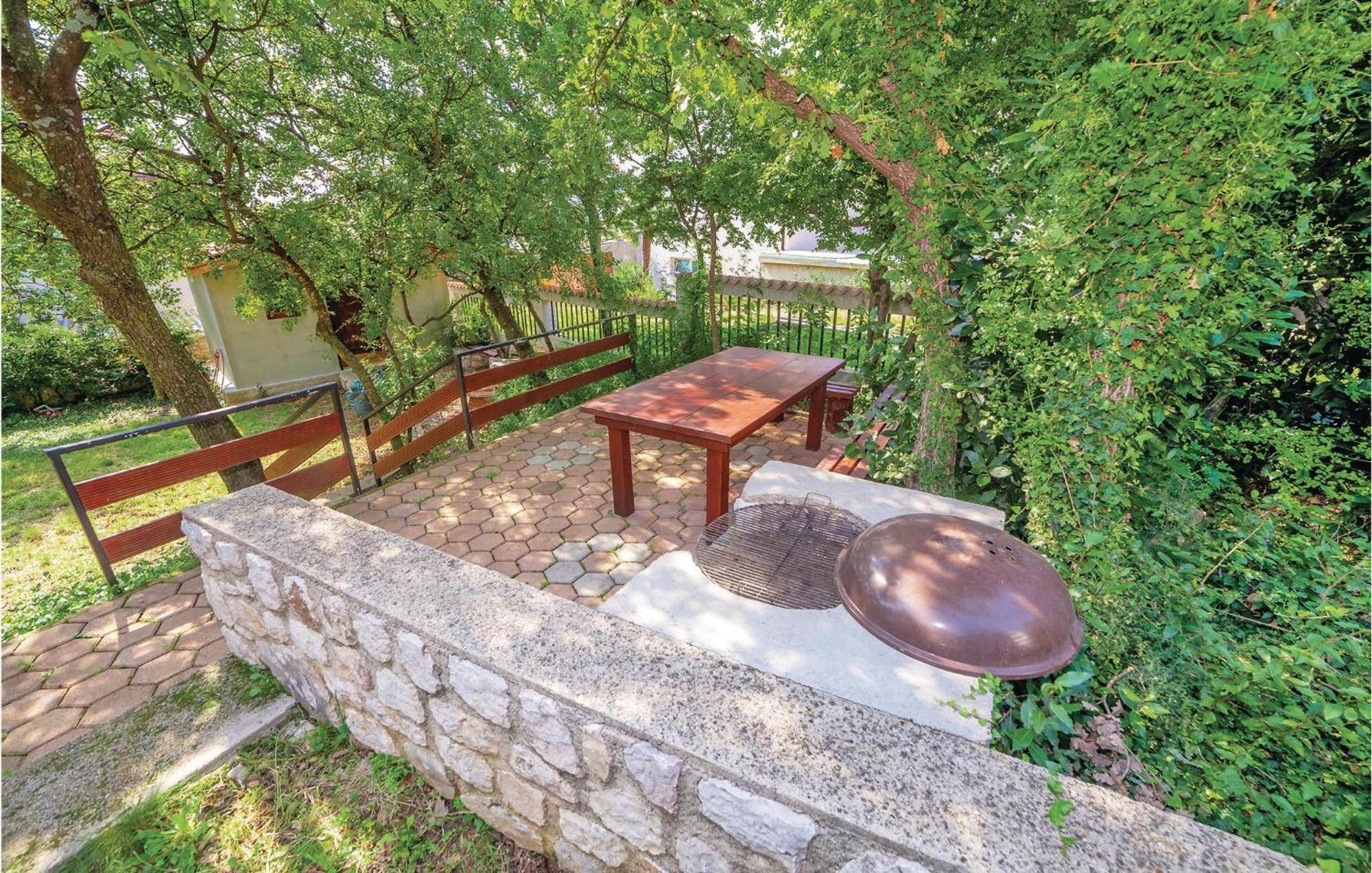 2 Bedroom Amazing Apartment In Crikvenica Esterno foto