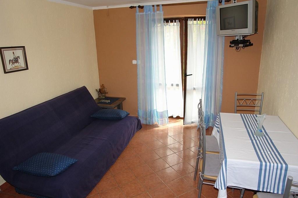 2 Bedroom Amazing Apartment In Crikvenica Camera foto