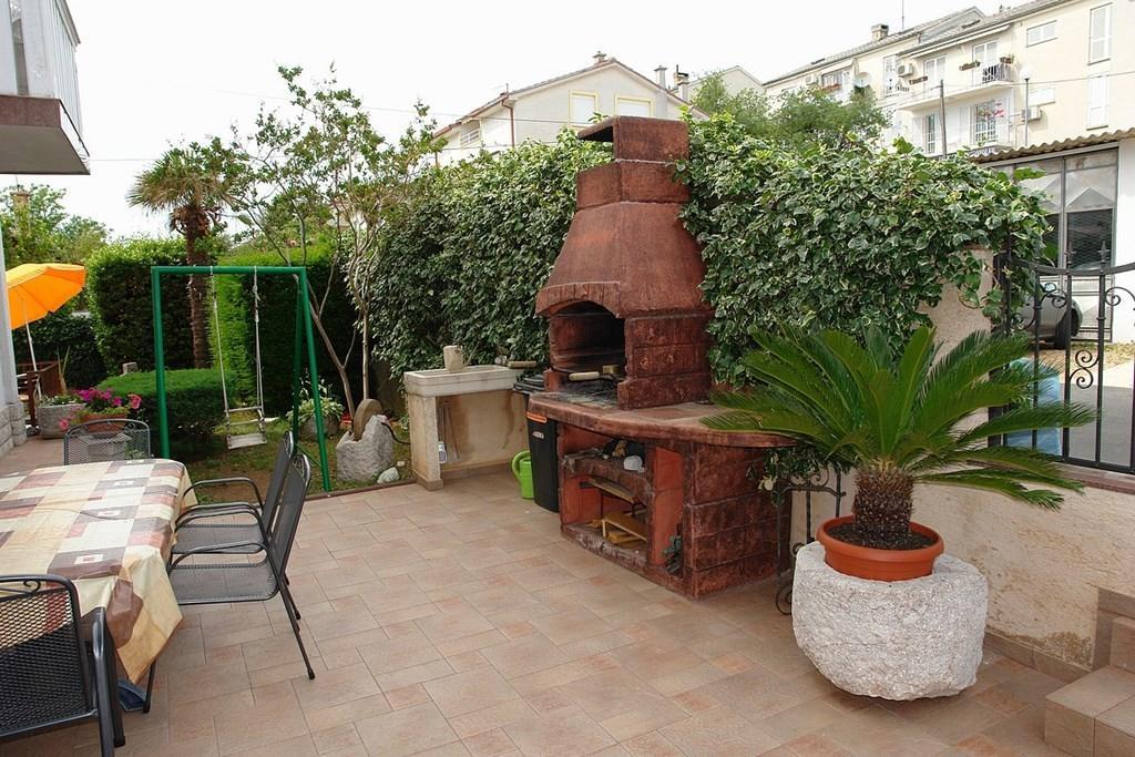 2 Bedroom Amazing Apartment In Crikvenica Camera foto